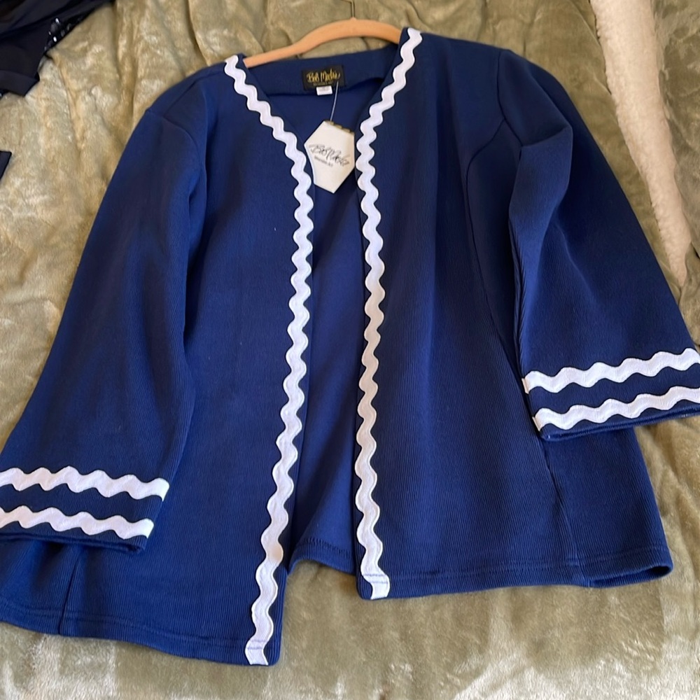 NWT. Bob Mackie woman’s size 1x Blue with white trim detail open front cardigan